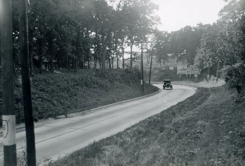 View of the completed Lincoln Highway between Morrison and Fulton, Illinois, 1926. Courtesy of the University of Michigan Library.